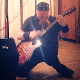 Fredrock Trubadur spelar rock, lugnt och roande