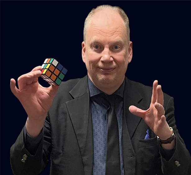 Ramondo trollkarl med rubisk kub