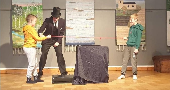 Hyr trollkarl Olle från Sala (barn trolleri)
