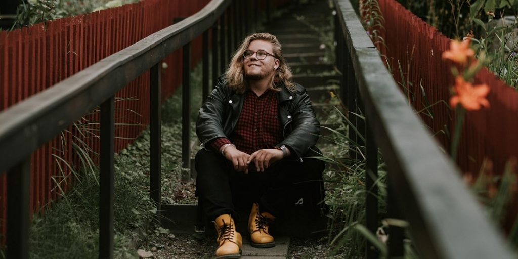 Hampus alexander är en trubadur från Stockholm