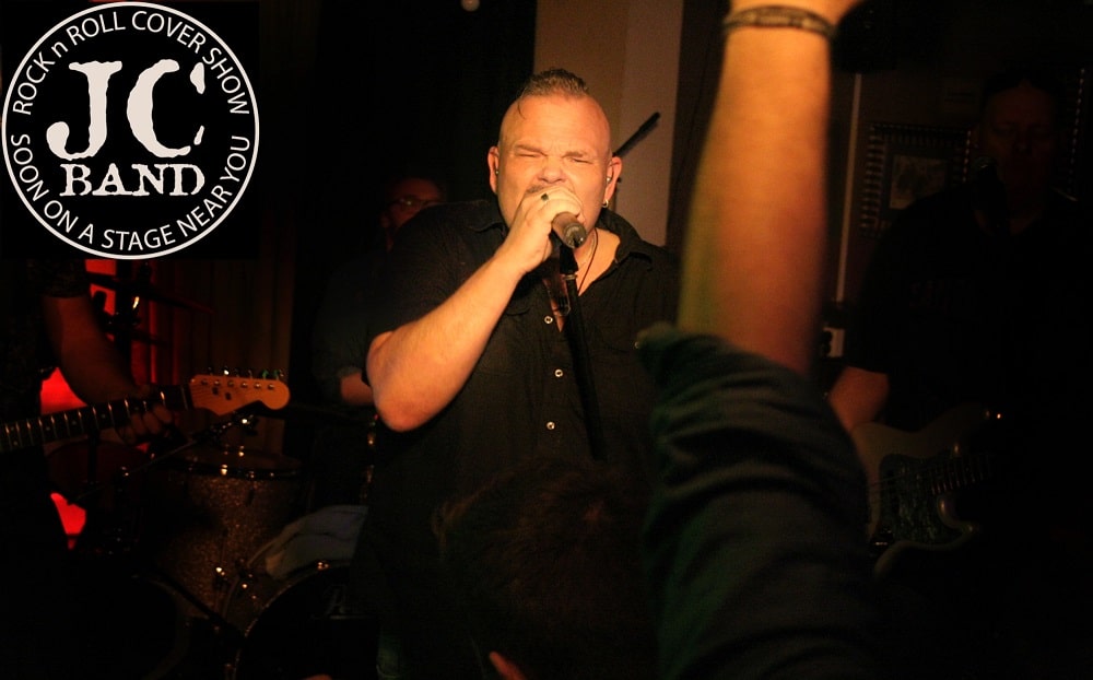 JC band spelar och rockar