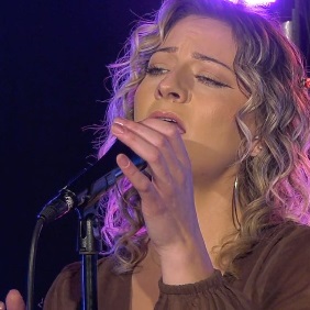 Maja jakobsson sångare från Ängelholm